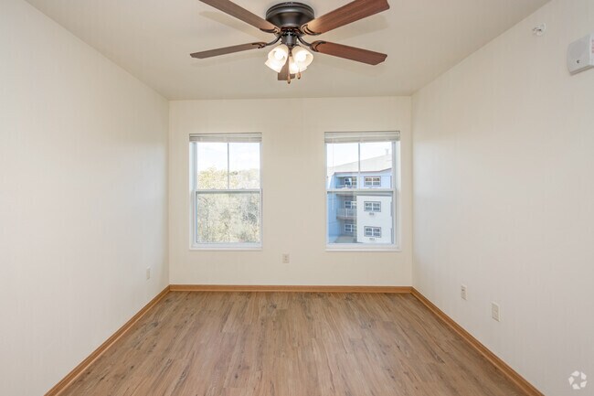 1HAB, 1BA - 561 - 690SF - The Depot