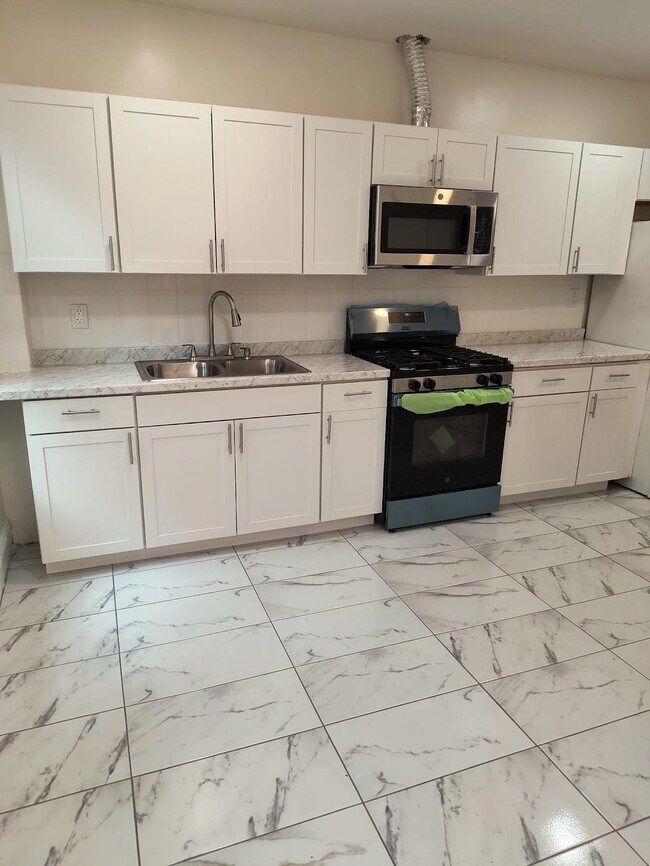 Foto del edificio - 69 N Saddle River Rd