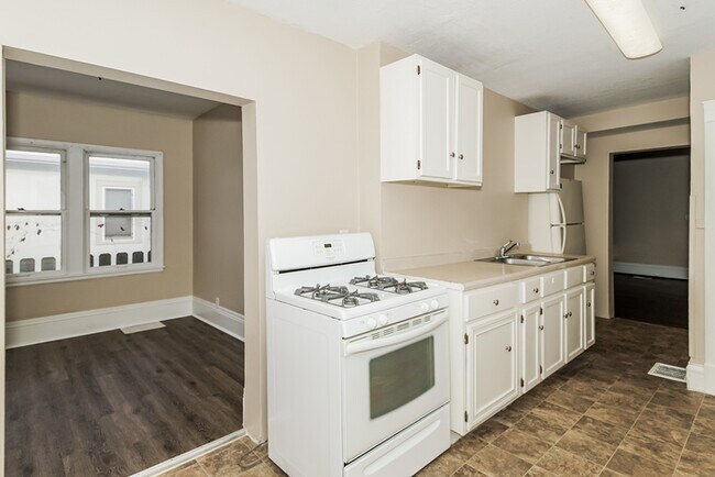 Foto del edificio - 4042 Clinton Ave