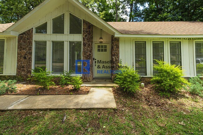Building Photo - 3 Bed/2 Bath Home in Brandon