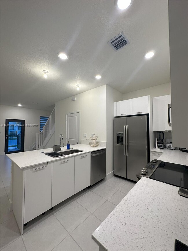 Foto del edificio - 4227 NW 83rd Path