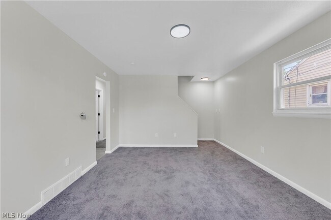 Building Photo - 4417 E 156th St
