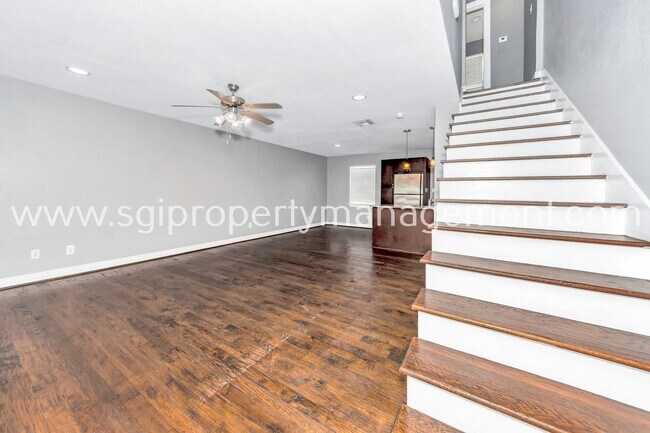 Foto del edificio - Beautifully Updated 2 Bed Ready For Immedi...