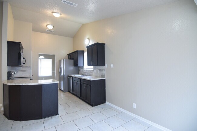 Building Photo - 1404 Clairidge Ave