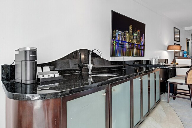 Foto del edificio - 4441 Collins Ave