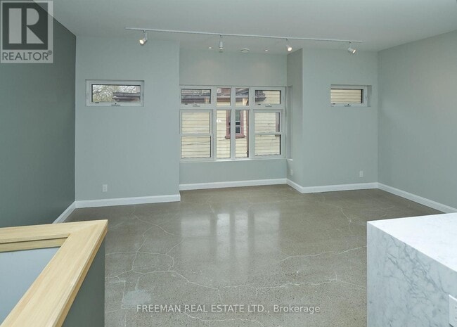 Building Photo - 1 Max Hartstone Ln