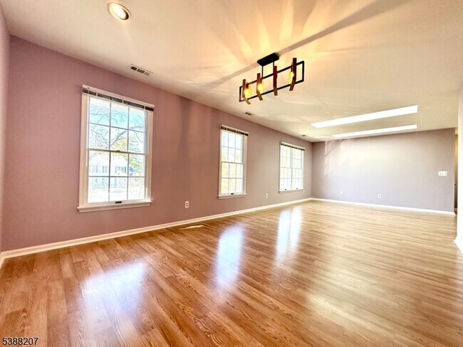 Foto del edificio - 184 Milkweed Ct