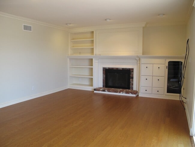 Building Photo - Single Family Home in Sunny Side of Ventura – Near Kimball Park!