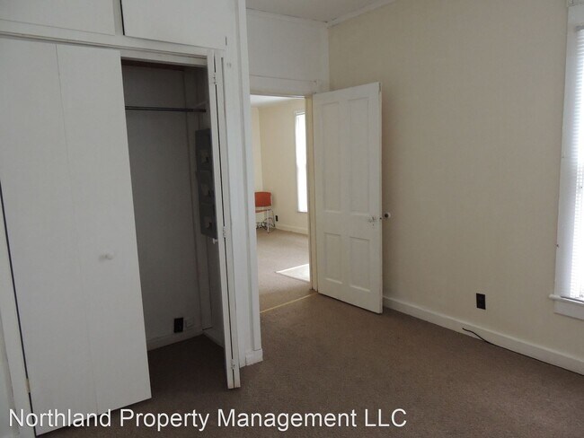Building Photo - 3 br, 1 bath House - 312 Railroad Avenue