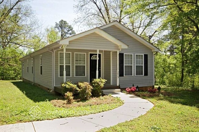 Building Photo - 2613 Davenport St