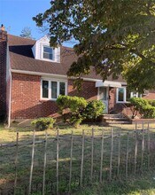 Building Photo - 63 I U Willets Rd