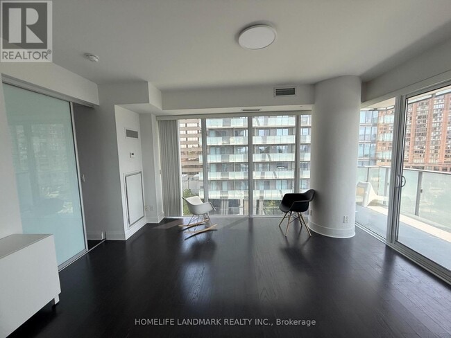 Building Photo - 2803-65-665 St Mary St