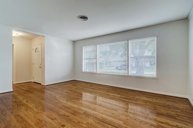 Foto del edificio - 5426 Kinglet St