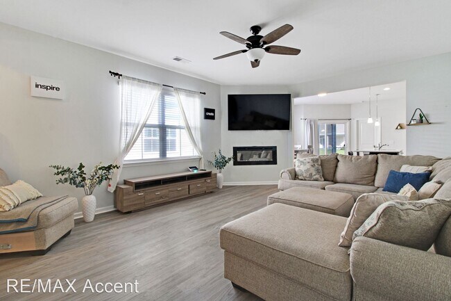 Building Photo - 3 br, 2 bath House - 215 Crabapple Cir