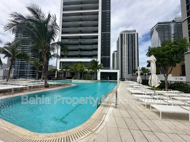 Foto del edificio - 601 NE 1st Ave
