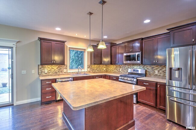 Foto del edificio - 2708 W Sesame St