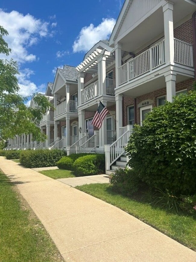 Building Photo - Beautiful 3 bedroom townhome in Harbor Park!