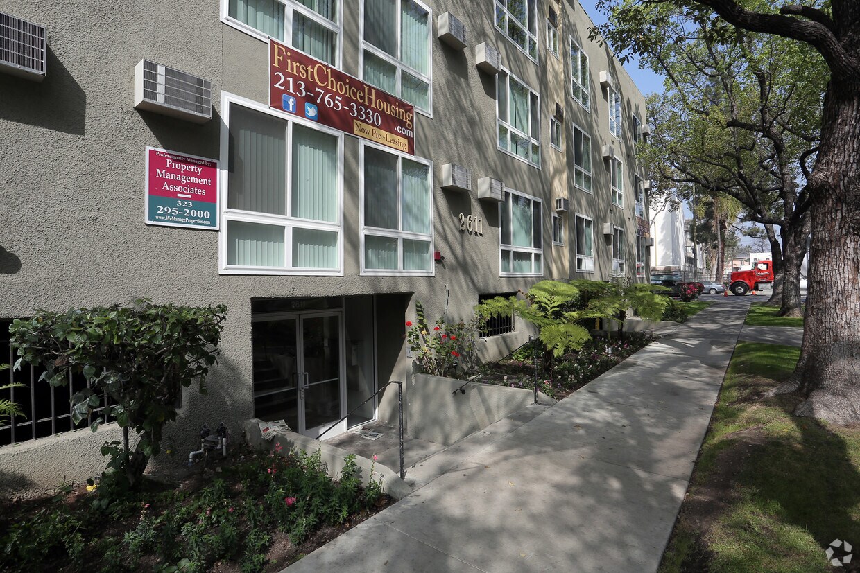 Foto principal - D69--2611 S. Portland Street