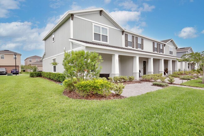 Building Photo - Stunning 3/2.5 Modern Townhome with a Loft...
