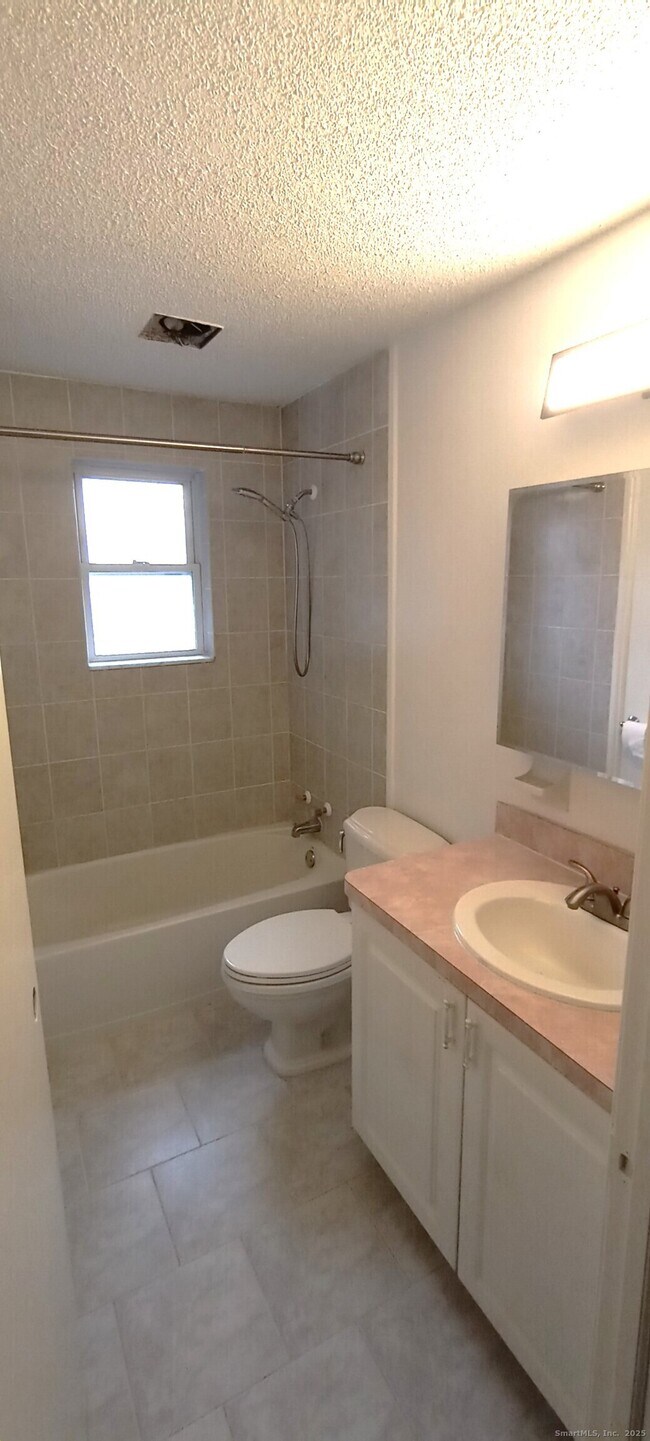 Foto del edificio - 152 Surrey Dr