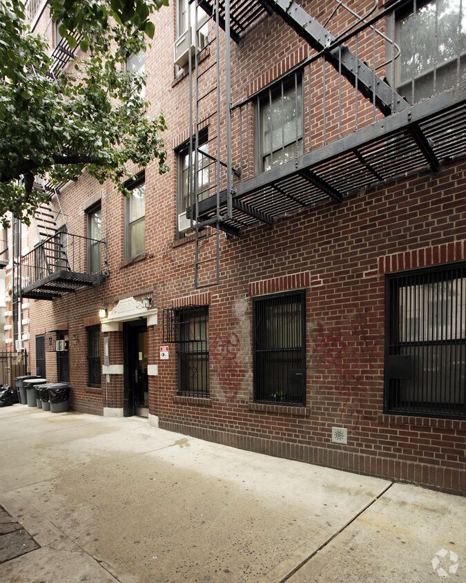 233 - 235 E 10th St - 233 E Tenth St