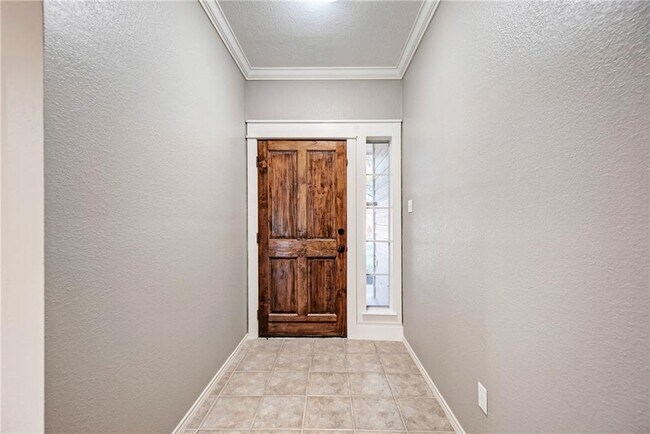 Foto del edificio - 2400 Hallie Ln
