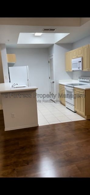 Foto del edificio - 9025 Colby Dr