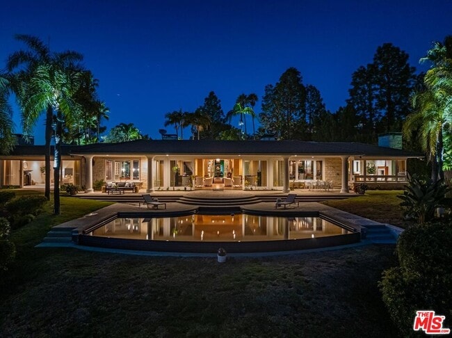 Building Photo - 400 Trousdale Pl