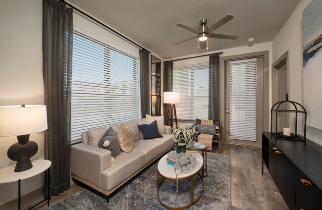 Foto del edificio - Peaceful Vibes, Luxe Perks – w/ 2 Months Free!