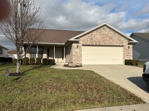 Building Photo - 2439 Meadowpoint Dr