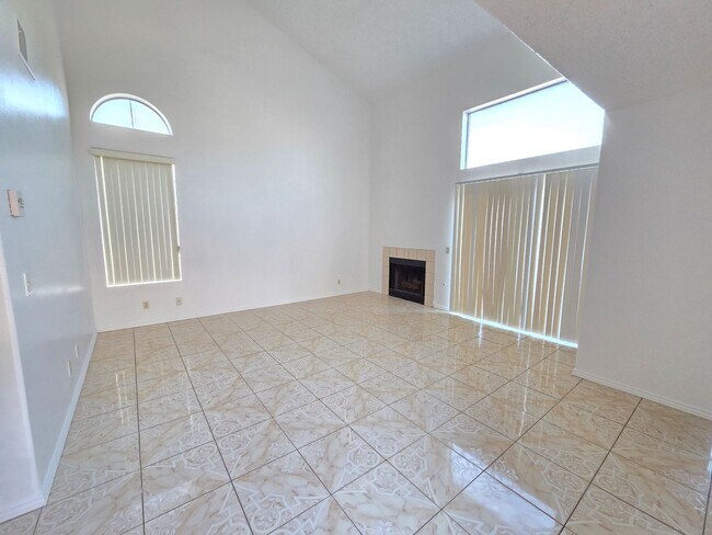 Foto del edificio - 1192 Pleasant Brook St