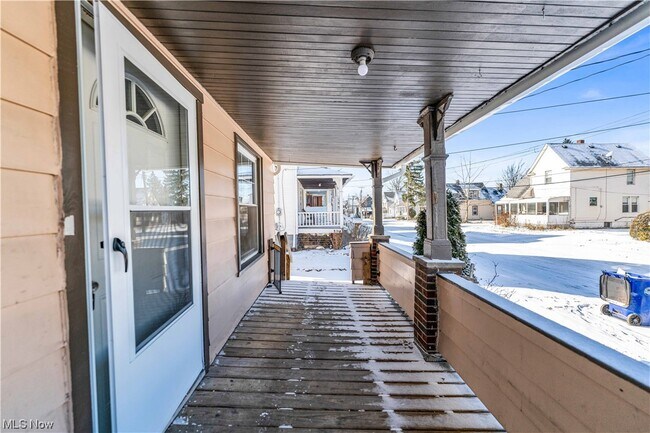 Building Photo - 3215 Saratoga Ave