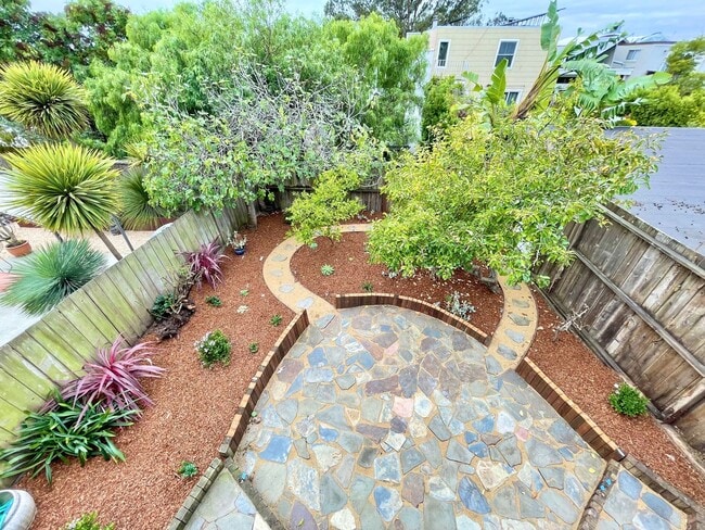 Building Photo - STUNNING, RENOVATED 4BR/3BA Potrero Home! ...