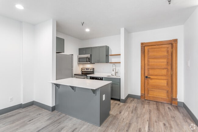 1BR, 1BA - 407 SF - The Academy