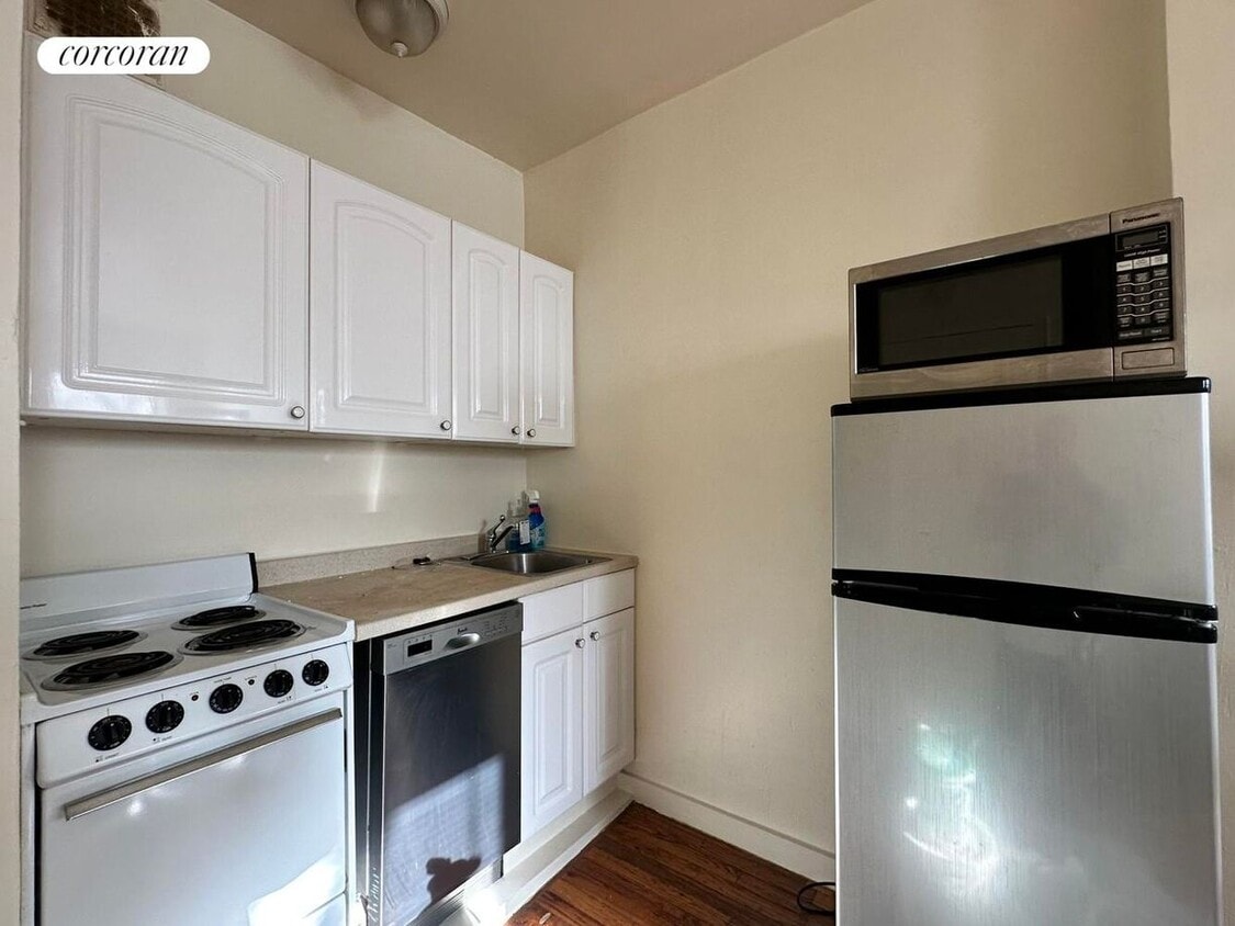 Foto del edificio - 444 W 49th St