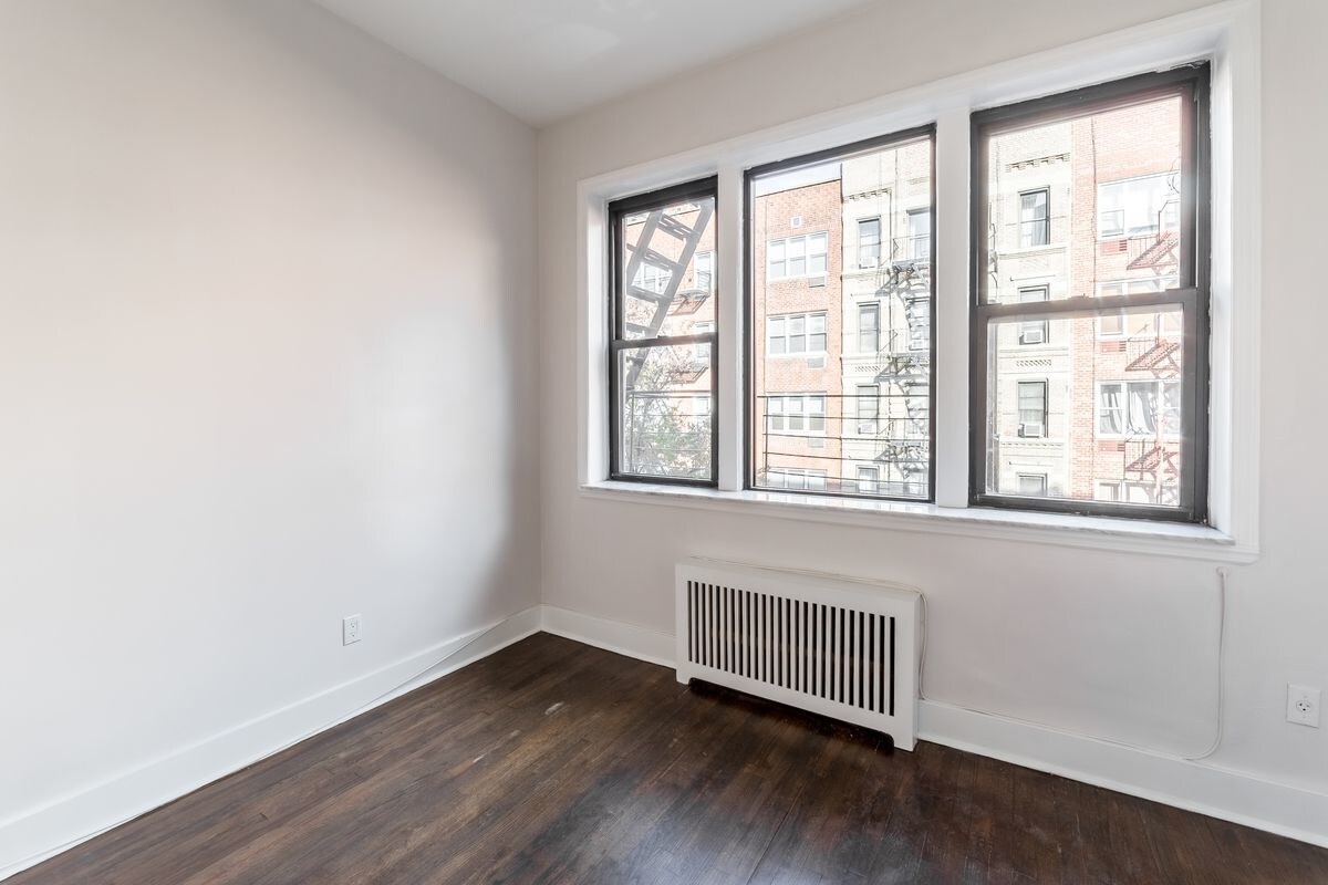 Primary Photo - 502 E 88th St