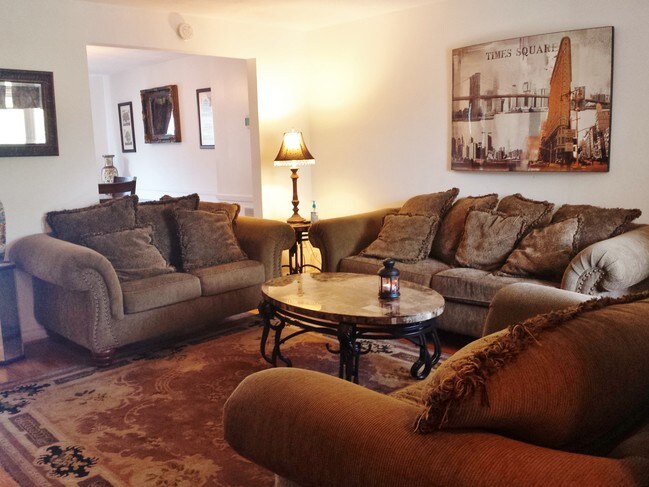 Foto del edificio - 4562 Derby Manor Dr