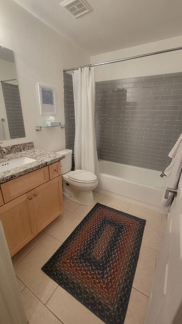 Building Photo - Two bedroom condo