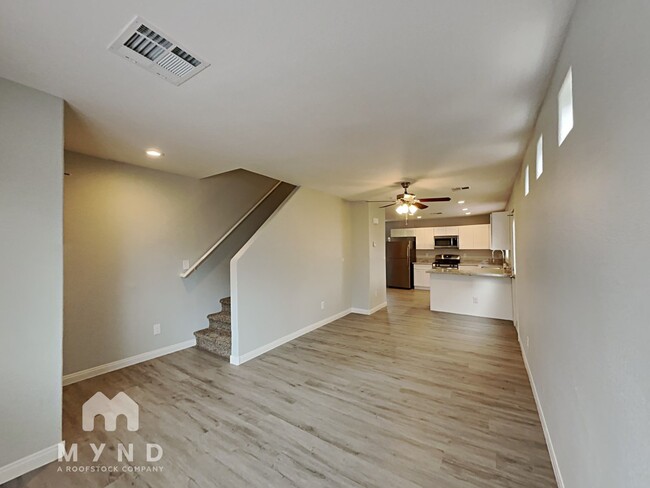 Building Photo - 2056 Clancy St