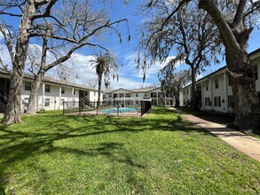 Building Photo - 500 Willow Dr