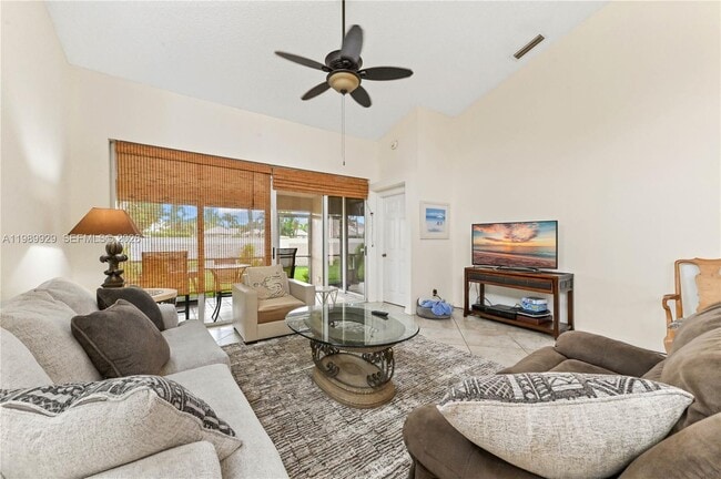 Foto del edificio - 401 Sabal Palm Ln