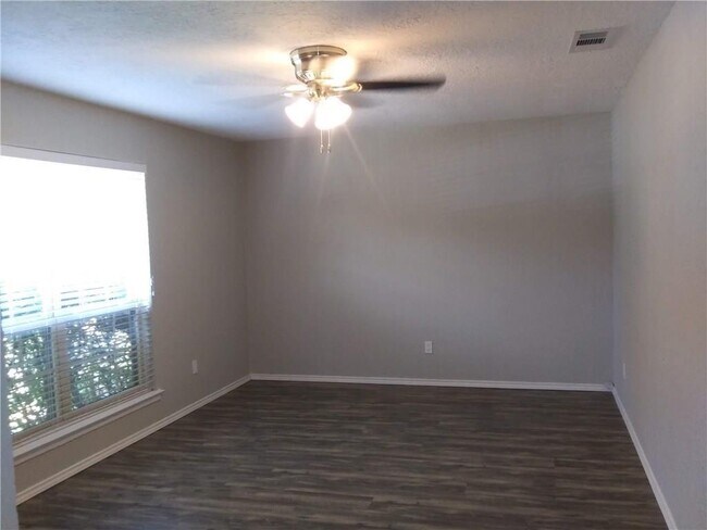 Foto del edificio - 1920 N Floyd Rd