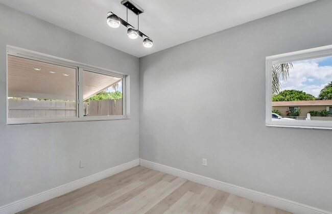 Dinning - 9720 SW 161st St