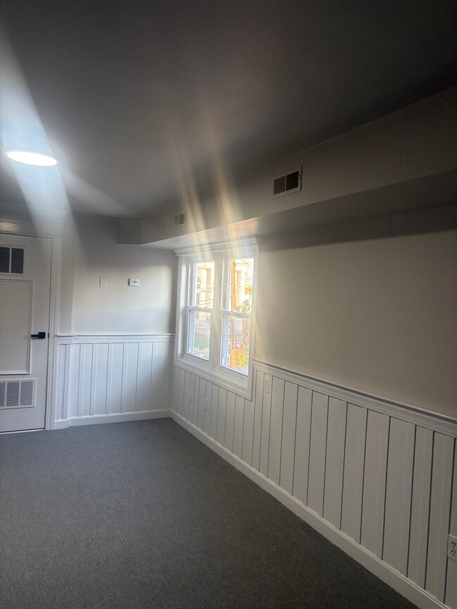 Building Photo - 19 Main St