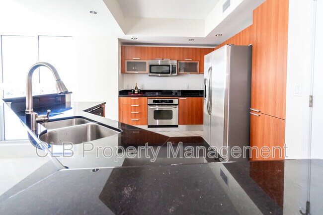 Foto del edificio - 241 Riverside Dr