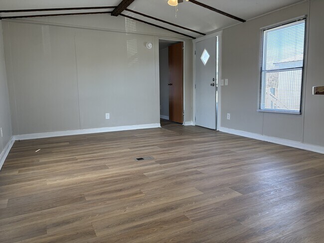 Foto del edificio - 531 Canterbury Ct