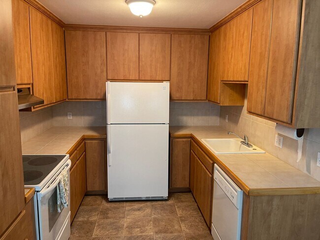 Building Photo - 3357 Treehaven Dr