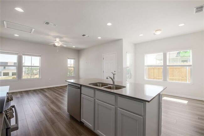 Building Photo - 16811 Radiant Dr