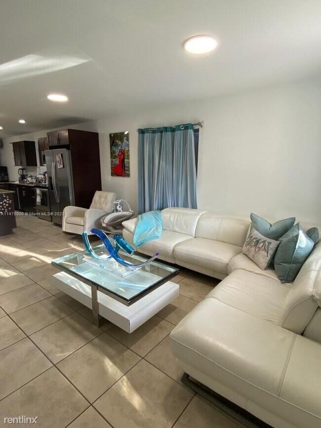 Foto del edificio - 4 br, 2 bath House - 18889 NW 35th Ave