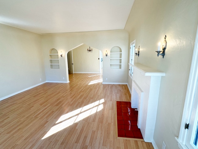 Living Room 3 - 346 N Ogden Dr